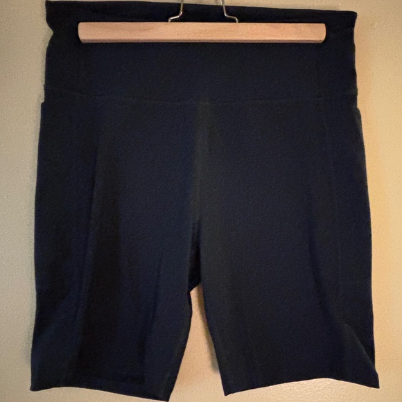 girlfriend collective Pants - Girlfriend Collective High-Rise Pocket Bike Short